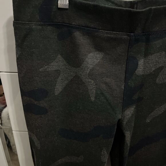 Jaxx Women's Camouflage Print Leggings Size L. Waist:30in - Picture 2 of 4